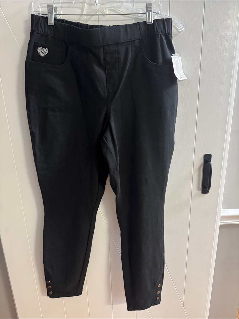 NWT Dream Jeannes by Quacker Factory Black Pull On Jeans - Size Medium